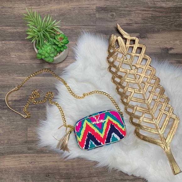 Lilly Pulitzer Handbags - Lilly Pulitzer Hearts of Flutter Cross Town Purse